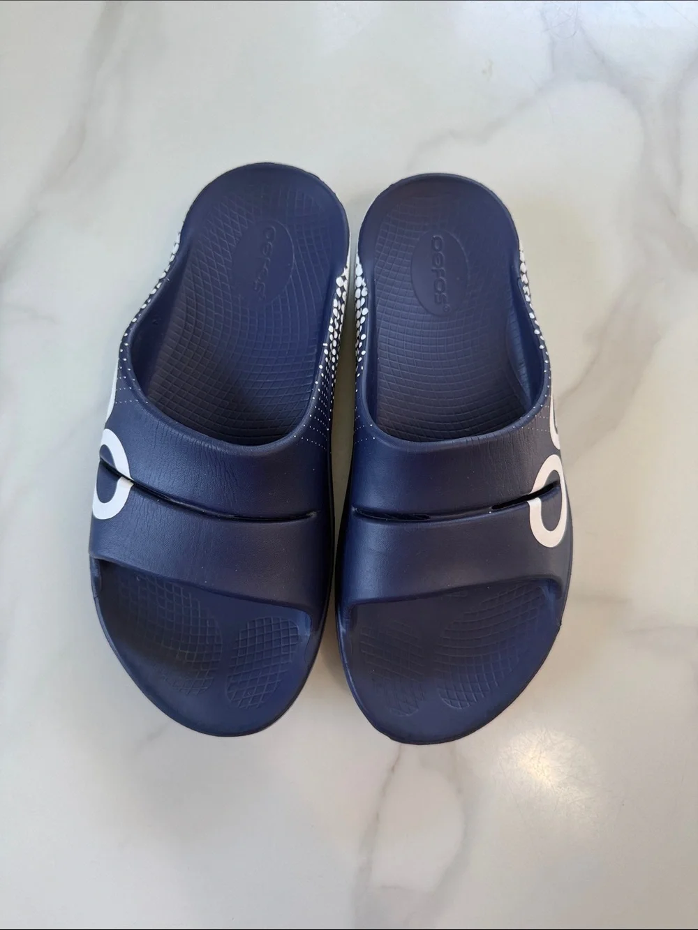 OOFOS pair navy